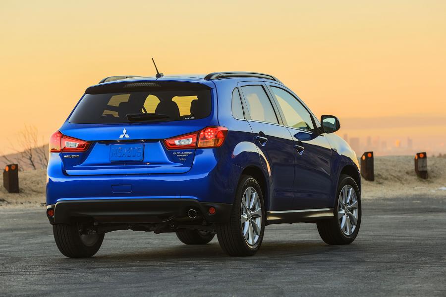  Mitsubishi Outlander Sport GT 2015 года  (фото 8 из 16)